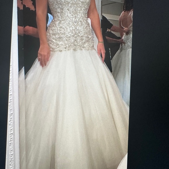 NEW❗️Pronovias - Bonanza wedding gown IVORY.  never been worn, Sample.  Size 10 - Picture 7 of 15